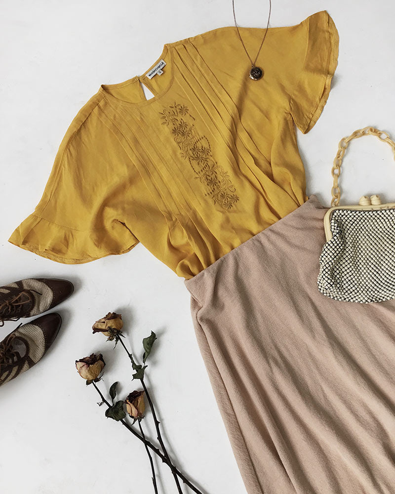 Vintage Outfit Ideas: Embroidered Golden Hour