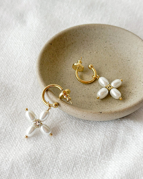 Chaleur Pearl Cross Earrings