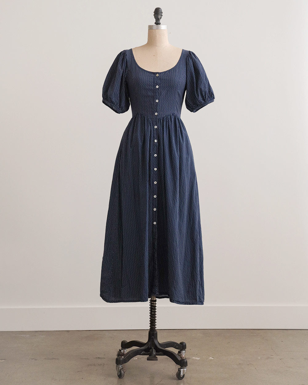 vintage dresses online Romantic & Feminine button closure Vintage & Retro Dresses, Jumpsuits